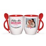 taza-con-cuchara-roja-personalida-feliz-dia-te-amamos-mama